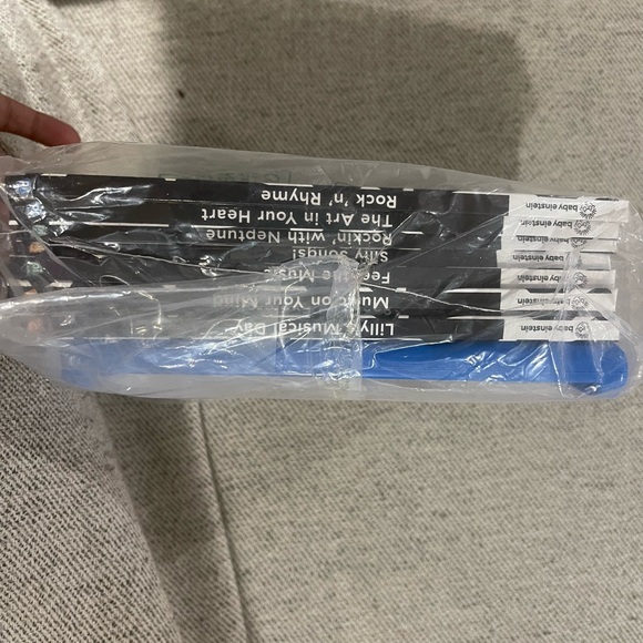 Baby Einstein keyboard composer and book library - Picture 5 of 6